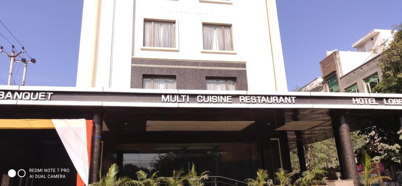 Hotel The Marque Mathura Esterno foto