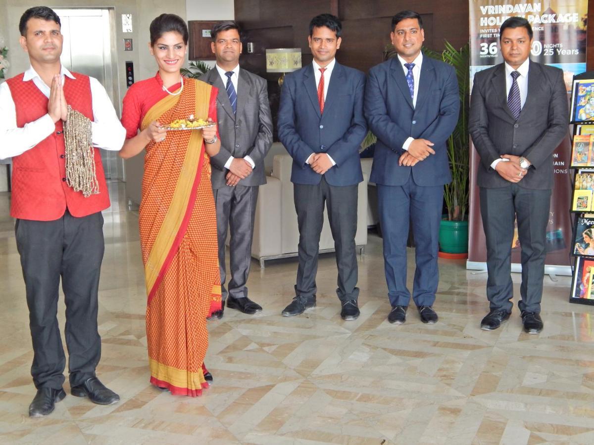 Hotel The Marque Mathura Esterno foto
